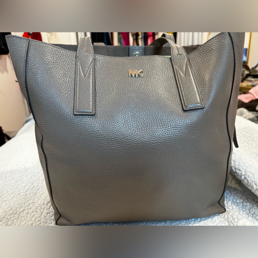 Michael Kors Junie Large Leather Tote Bag
